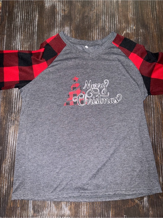 None Tops - Women’s Gray Raglan Long Sleeve Tee with Red Plaid Sleeves - Merry Christmas